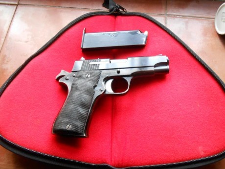 Vendo pistola Star BKM 9MM Parabelum con funda cuero oficial y dos cargadores está en muy buen estado 00