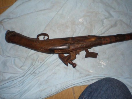 Pues eso, ha salido del trastero, y no puedo identificar solo he visto un rifle con el mismo mecanismo 01