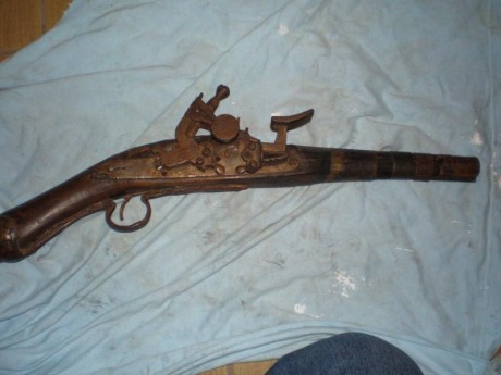 Pues eso, ha salido del trastero, y no puedo identificar solo he visto un rifle con el mismo mecanismo 00
