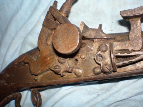 Pues eso, ha salido del trastero, y no puedo identificar solo he visto un rifle con el mismo mecanismo 10