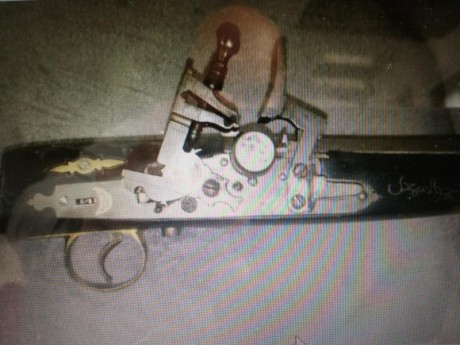 Pues eso, ha salido del trastero, y no puedo identificar solo he visto un rifle con el mismo mecanismo 50