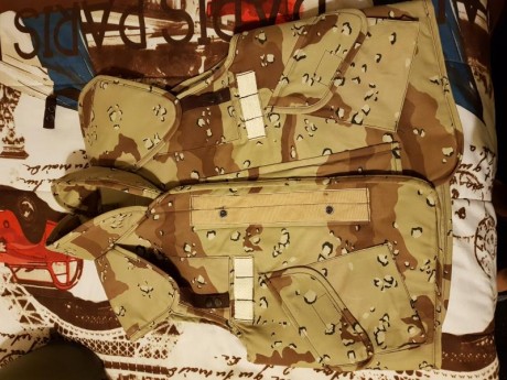 Vendo chalecos antifragmentos woodland 100 euros y el árido 6 colores 140 euros, precios negociables con 00