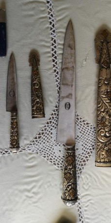 Hola, pues como reza pongo estos 2 hermanos a la venta, cambio. 
Ambos con vaina y mango de alpaca, es 00