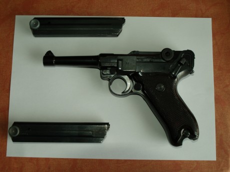 Eso vendo pistola P-08 de 1940- S42, 9mm, Luger con sus dos cargadores con su numeración   correlativa 02
