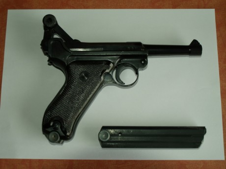 Eso vendo pistola P-08 de 1940- S42, 9mm, Luger con sus dos cargadores con su numeración   correlativa 01