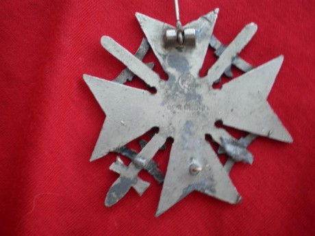 A caído en mis manos una cruz de la legion condor, pero no se si es replica o falsa haber si algún guro 00