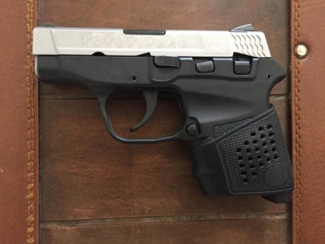 vendo mi arma particular s&w bodyguard 380, la compre nueva, hace menos de un año y el estado es perfecto, 01