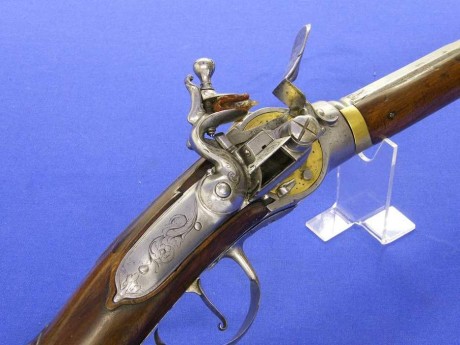 Voy a colocar unas fotos de un arma larga alemana de llave de mecha del siglo XVI. 11