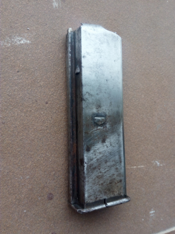 Buenos dias.
Pido opinión para identificar este cargador tipo Mauser, podría ser de Asta F, 903...
El 00