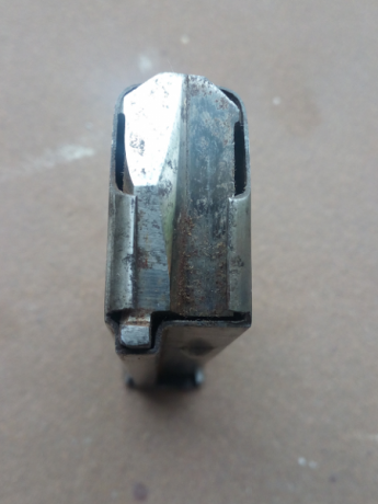 Buenos dias.
Pido opinión para identificar este cargador tipo Mauser, podría ser de Asta F, 903...
El 10