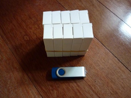 Vendo 10 pen drive de 4 gb nuevos y regalo de puntero laser, el puntero funciona con 3 pilas de boton 02