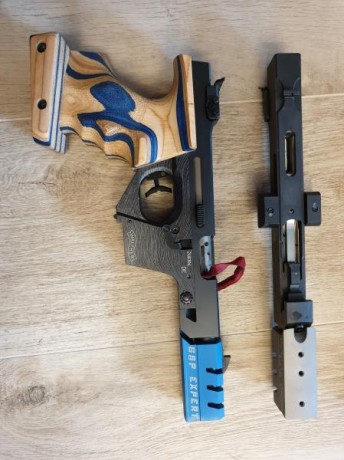 Pistola WALTHER GSP EXPERT con 2 cañones, uno calibre 22 y otro calibre 32. Tiene 3 años, el cañón cal. 00