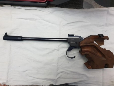 MORINI CM 84 para la modalidad de pistola libre. Cacha MORINI talla M sin retocar ni limar ni empastar, 02