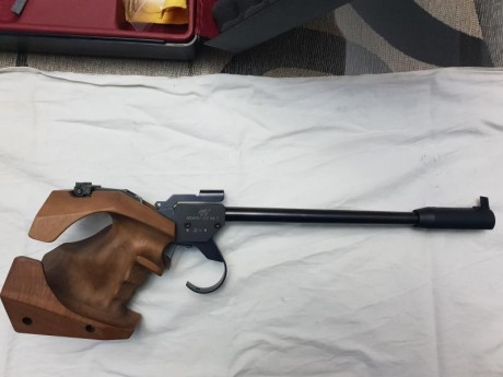 MORINI CM 84 para la modalidad de pistola libre. Cacha MORINI talla M sin retocar ni limar ni empastar, 01