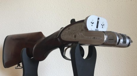 Vendo escopeta paralela  AZ,  en muy buen estado. Pocos tiros,cañón de 70,50 , una y tres estrellas , 00