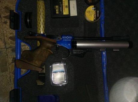 vendo match guns mgh1 hybrid con botella de recarga de 300 bar llena , 2 botellas para la pistola que 01