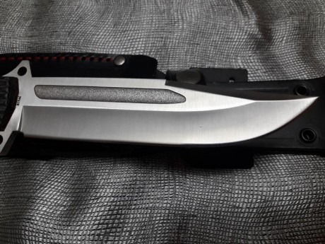 Vendo cuchillo nieto Fighter, totalmente nuevo en su caja original. Esta en Valencia. 60€portes incluidos 22
