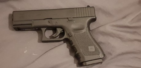 Como dije en mi presentación ayer compré un arma corta, glock 19.
Me dijeron en la tienda que podia, debia 01
