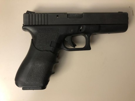 Se VENDE pistola GLOCK 17 en perfecto estado. Se vende junto a 4 cargadores con sus respectivos portacargadores 02