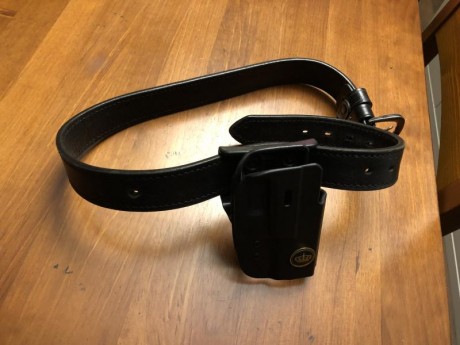 Se VENDE pistola GLOCK 17 en perfecto estado. Se vende junto a 4 cargadores con sus respectivos portacargadores 12