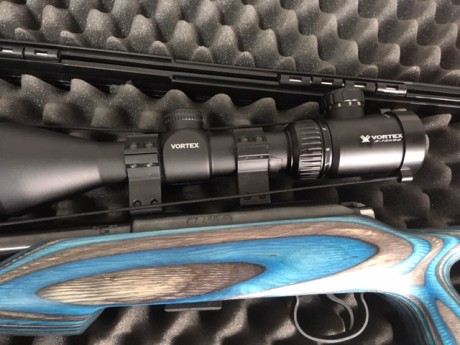 Por abandonar el tiro un familiar me ha pedido que ponga a la venta su carabina Cz 455 evolution, en impecable 11