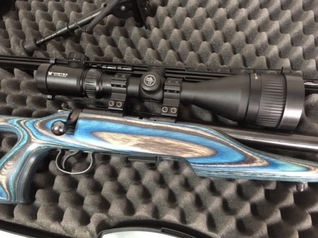 Por abandonar el tiro un familiar me ha pedido que ponga a la venta su carabina Cz 455 evolution, en impecable 10