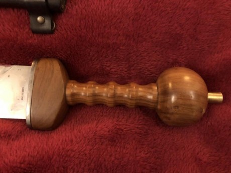 Vendo espada Gladius Pompeii fabricada por Windlass-Marto, mide 69,5 cm y esta hecha de acero. Espiga 00