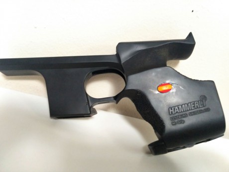 Vendo cacha diestra original  talla M de la Hammerli SP20. Precio 90 euros, portes incluidos. 
Se encuentra 00