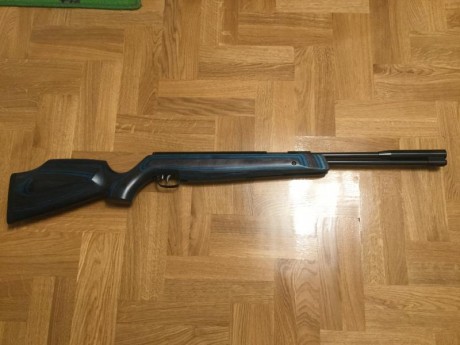 Vendo carabina   Weihrauch modelo HW97K   laminada en color azul. Calibre 4,5 La compre nueva en Armeria 02