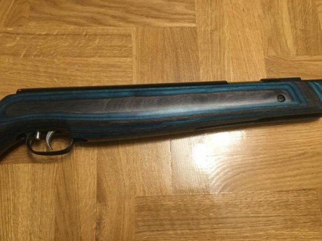 Vendo carabina   Weihrauch modelo HW97K   laminada en color azul. Calibre 4,5 La compre nueva en Armeria 00