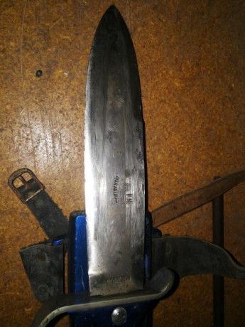 Hola a todos.
Estoy buscando información sobre este cuchillo y si tiene algún valor económico.
Es de la 02