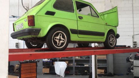 Cambio fiat 126, coche clasico bicilindeico bajo coste en todo, vá de maravilla
Cambio por armas en libro.
Calibre 00
