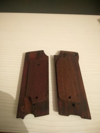 Pues vendo unas cachas originales de Astra 600 de madera en muy buen estado.
40€ + portes. 00