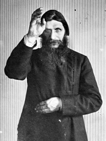 He encontrado e este individuo un tanto pintoresco, que también pertenece al gremio de la mano negra, 100
