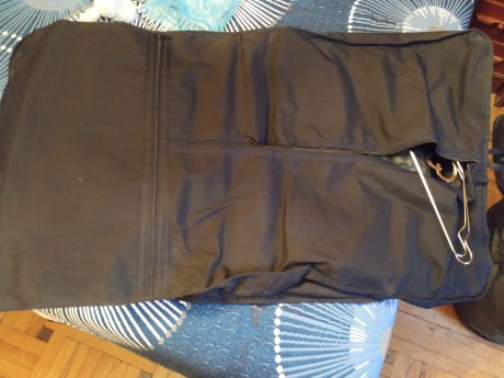 Perfecto estado muy poco uso, lo entrego con varias camisas y corbatas a estrenar ademas de su maleta 01