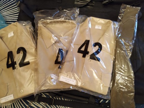 Perfecto estado muy poco uso, lo entrego con varias camisas y corbatas a estrenar ademas de su maleta 00