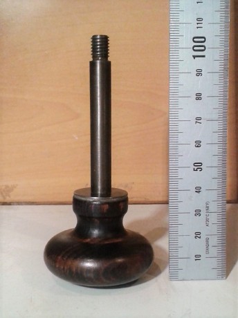 Vendo este champiñón o soporte palmar para carabina o rifle de avancarga.
El pomo es de madera de haya 01
