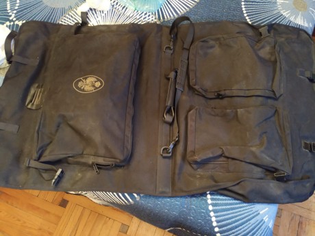 Perfecto estado muy poco uso, lo entrego con varias camisas y corbatas a estrenar ademas de su maleta 12