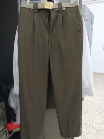 Perfecto estado muy poco uso, lo entrego con varias camisas y corbatas a estrenar ademas de su maleta 10