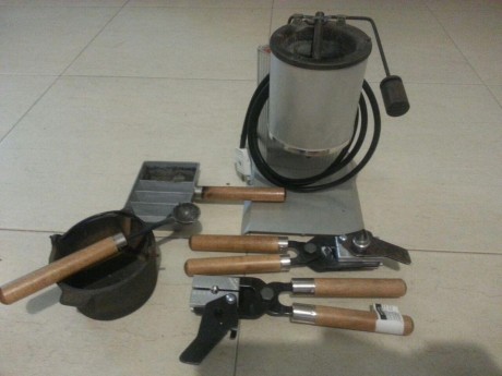 Vendo este kit de fundicion, todo el lote completo, no vendo por separado, creo que el precio es mas que 02