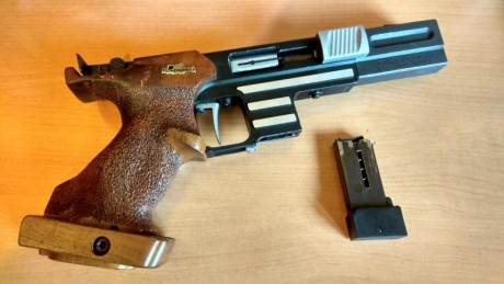 vendo tres armas cortas por dejar afición. Son: Pardini Hp32, Tanfoglio 9mm, revolver Llama Olympic 02