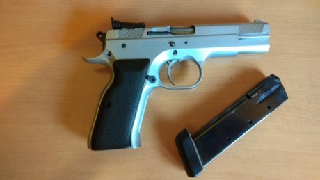 vendo tres armas cortas por dejar afición. Son: Pardini Hp32, Tanfoglio 9mm, revolver Llama Olympic 01