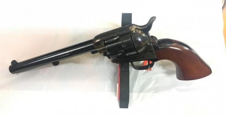Vendo revolver  ALDO UBERTI,  calibre 45, cañón de 19 cm., modelo 0415 CATTL.NM. 
bascula color jaspe
 02