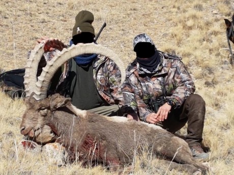 Buenas tardes a todos los foreros :

Fue en marzo cuando concrete y cerré mi sueño , cazar un Ibex en 90