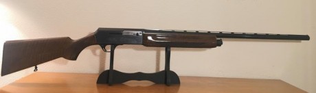 Vendo escopeta semiautomàtica BROWNING  calibre 12/70con largo de cañones 71cm . 
Apta para la perdiz, 02