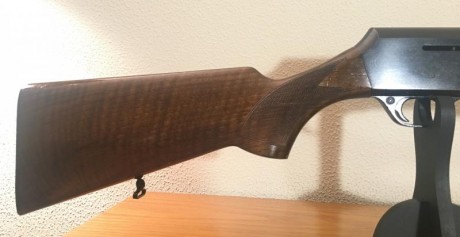 Vendo escopeta semiautomàtica BROWNING  calibre 12/70con largo de cañones 71cm . 
Apta para la perdiz, 01
