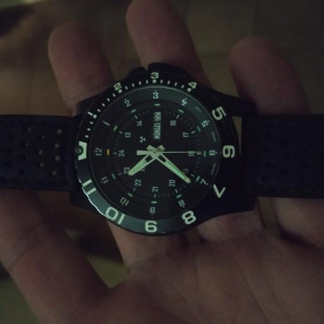 Vendo reloj usado en perfecto estado,de la reconocida y durisima marca TRASER DE TRITIO H3 MODELO P6600 11