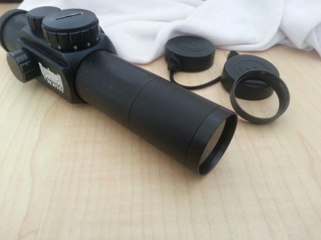 Vendo punto rojo BUSHNELL de 4 reticulas iluminadas en rojo, de sobra conocido por su calidad. Esta en 10