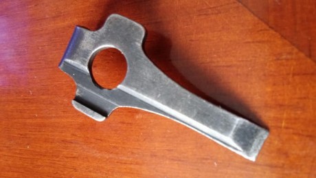 Hola a todos:
Vendo, en muy buen estado, llave original de Luger militar de Segunda Guerra Mundial con 00