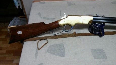 Hola a todos:
Un compañero de club me ha pedido que le anuncie la venta de este precioso rifle.
Henry 22